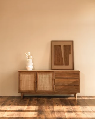 Tulum, es una colección de muebles de teca y detalles en ratán muy versátil, en la que nuestras piezas decorativas como los jarrones Corfú o Creta o los cuadros Puzzle embellecen el conjunto.

.

 
Tulum, és una col·lecció de mobles de teca i detalls en ratan molt versàtil, en la qual les nostres peces decoratives com els gerros Corfú o Creta o els quadres Puzzle embelleixen el conjunt.